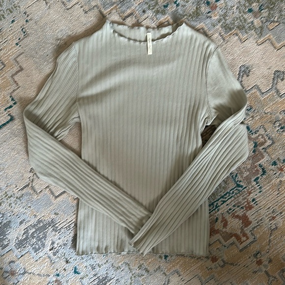 RYLEE & CRU Ribbed Long Sleeve Green Lettuce Trim Fitted Long Sleeve - Picture 4 of 6
